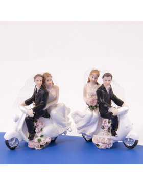 Hochzeitsfigur auf dem Roller